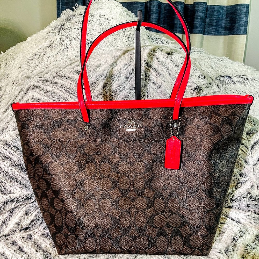 NWOT - COACH STREET ZIP TOTE IN SIGNATURE CANVAS (F34703)